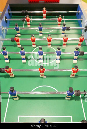 Vertikale bunten indoor Fußball-Fußball-Spiel Maschine foosball Stockfoto