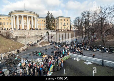 Kiew, UKRAINE - 24. Februar 2014: Massenproteste gegen die Regierung in Kiew, Ukraine. Kiew nach zwei Tagen der gewalttätigen Auseinandersetzungen betwee Stockfoto