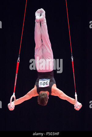 Glasgow, Schottland. 25. Oktober 2015. Abb. Künstlerische Gymnastik-Weltmeisterschaften. Tag drei. Devy DYSON (NZL) auf die Ringe während der Qualifikation MAG. Bildnachweis: Aktion Plus Sport/Alamy Live-Nachrichten Stockfoto