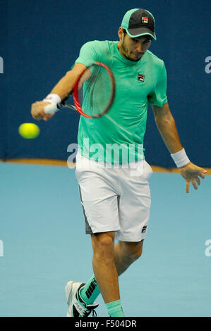 Basel, Schweiz. 25. Oktober 2015. Basel Schweizer Indoor Tennis Championships. Tag eins. Dusan Lajovic in Aktion in der Partie zwischen Ruben Bemelmans Belgiens und Dusan Lajovic von Serbien Credit: Action Plus Sport/Alamy Live News Stockfoto