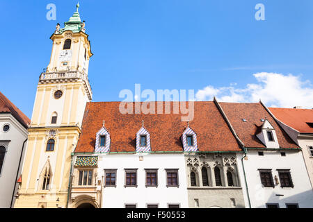 Reisen Sie nach Bratislava City - Vorderansicht des Altstädter Rathauses vom Hauptplatz in Bratislava Stockfoto