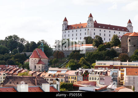 Reisen Sie nach Bratislava City - Blick auf Bratislava Burg von Altstadt Stockfoto