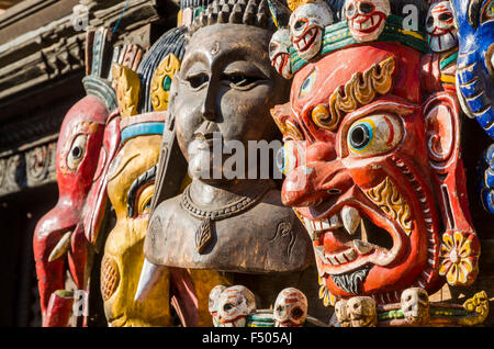 Holz- Masken als Souvenir am Durbar Square verkauft Stockfoto