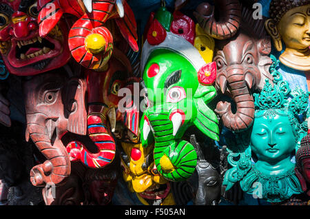 Holz- Masken als Souvenir am Durbar Square verkauft Stockfoto