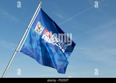 Basel, Schweiz. 25. Oktober 2015. Ein Flag, Werbung der Schweizer indoor Tennis Championships in Basel, Schweiz. Der Schweizer Tennis-Hallenmeisterschaften beginnt morgen, am 26. Oktober 2015 Credit: Stephen Allen/Alamy Live News Stockfoto