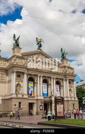 LVIV, UKRAINE - 29 Juni: Solomiya Krushelnytska Staatliche Akademische Opern- und Balletttheater (1897-1900) am 29. Juni 2013, Lemberg, Uk Stockfoto