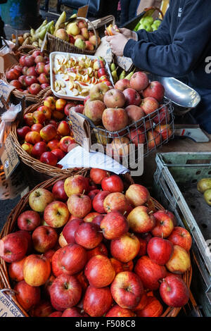 Obst in der Borough Market, London England United Kingdom UK Abschaltdruck Stockfoto