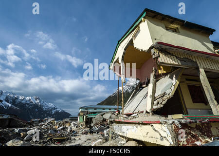 Die kleine Stadt um kedarnath Tempel erhielt völlig von der Flut 2013 zerstörten, nur Ruinen übrig sind Stockfoto