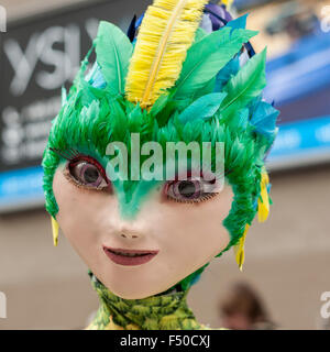 London, UK.  25. Oktober 2015.  Am Finaltag der MCM London Comic Con sammeln Fans der Comics, Anime, Spiele und mehr.  Viele kamen als ihren Lieblingsfiguren verkleidet.  Bildnachweis: Stephen Chung / Alamy Live News Stockfoto