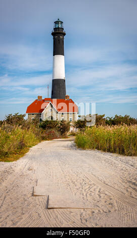 Fire Island Leuchtturm und Haus der Leuchtturm Torwart, Bay Shore, Long Island, New York State Stockfoto