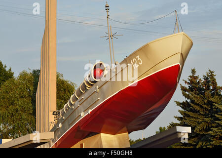 Torpedoboot, das Denkmal für baltische Seeleute. Kaliningrad (früher Königsberg), Russland Stockfoto