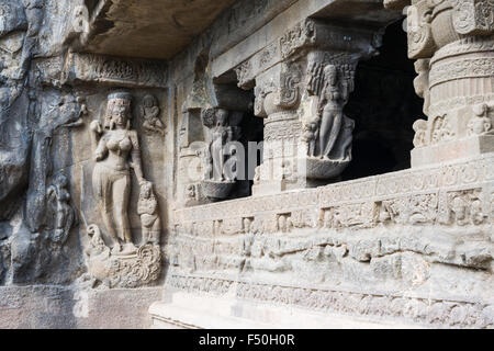 Detail der Höhle 21, dem ramashwara Höhle, in der zum UNESCO-Weltkulturerbe ellora. Alle die Tempel aus massivem ro geschnitzt werden Stockfoto