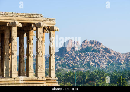 Tempel auf hemakuta Hügel, ein Teil der Ruinen der ehemaligen vijayanagara Empire, die in 1336 durch Harihara gegründet wurde ich und Stockfoto