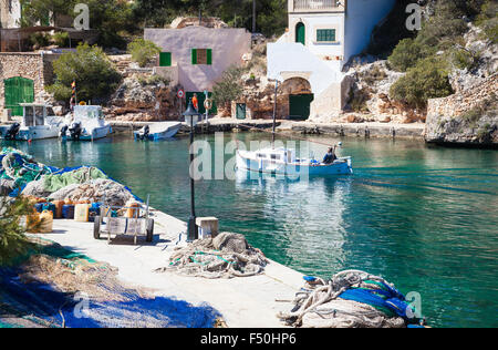 Boote im Hafen von Cala Figueira, Mallorca