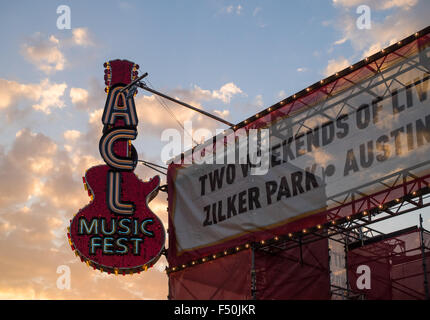 Austin City Limits Haupteingang Tor und Neon-Schild bei Sonnenuntergang Stockfoto