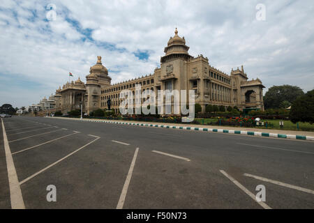 Die Vidhana Soudha ist der Sitz der Legislative des Staates Karnataka Stockfoto