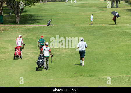 Mitglieder der Karnataka Golf-Verbindung spielen auf dem Golfplatz Stockfoto