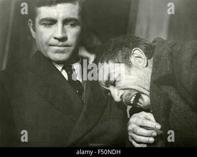 Die Schauspieler Anthony Quinn und Alan Bates in einer Szene aus dem Film "Zorbas der Grieche", USA Stockfoto