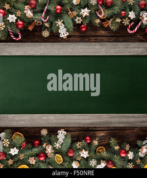 Tanne Baum Weihnachtsdekoration mit leeren Blättern Stockfoto