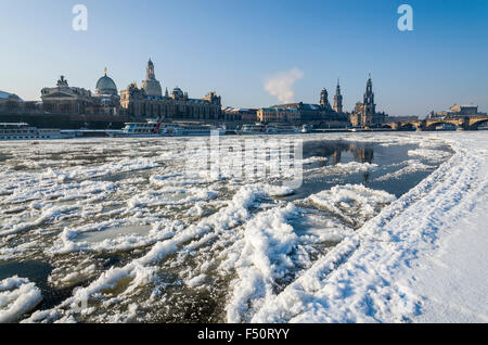 Die fast zugefrorenen Fluss Elbe durch Dresden, Stockfoto