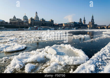 Die fast zugefrorenen Fluss Elbe durch Dresden, Stockfoto