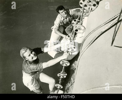 Der Schauspieler Tony Curtis und Dina Merrill in einer Szene aus dem Film "Operation Pettycoat", USA Stockfoto