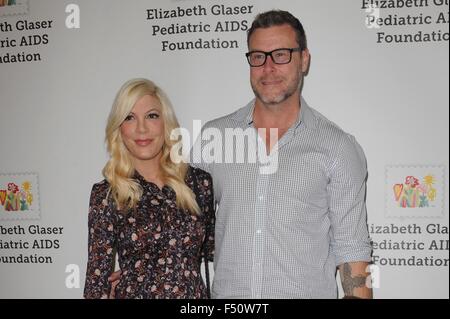 Culver City, CA. 25. Oktober 2015. bei der Ankunft für Elizabeth Glaser Pediatric AIDS Foundation 26. jährliche A Zeit für Helden Familienfest, Smashbox Studios, Culver City, CA 25. Oktober 2015. Bildnachweis: Elizabeth Goodenough/Everett Collection/Alamy Live-Nachrichten Stockfoto