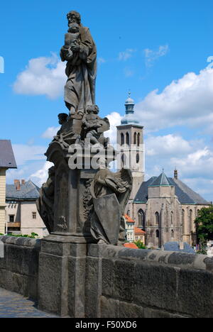 Tschechische Republik - UNESCO Stadt Kutna Hora - religiöse Statue vor der Kirche St.Jakuba (James, Jacob) Stockfoto