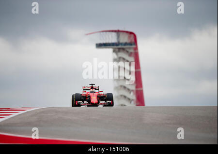 Austin, Texas, USA. 25. Oktober 2015. Sebastian Vettel #05 mit Scuderia Ferrari Team in Aktion bei der United States Grand Prix Circuit of the Americas. Austin, TX. Mario Cantu/CSM Credit: Cal Sport Media/Alamy Live-Nachrichten Stockfoto
