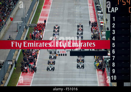 Austin, Texas, USA. 25. Oktober 2015. Beginn Startaufstellung für die Formel 1 United States Grand Prix, Circuit of the Americas. Austin, TX. Mario Cantu/CSM Credit: Cal Sport Media/Alamy Live-Nachrichten Stockfoto