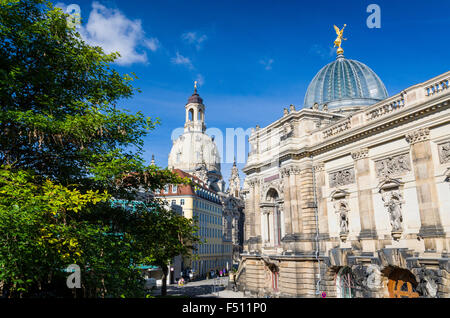 Die wiederaufgebaute Frauenkirche und die Akademie der Künste, von der Brühlschen Terrasse aus gesehen Stockfoto