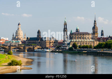 Der alte Teil der Stadt an der Elbe, von der Marien Brücke aus gesehen liegt Stockfoto