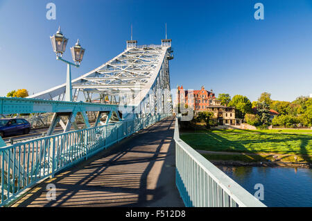 Die historische Blaues Wunder Brücke über die Elbe in der Gemeinde blasewitz Stockfoto