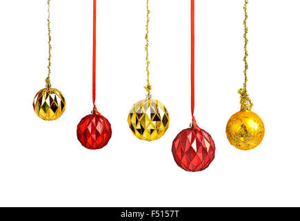 Hängende Weihnachten rot-goldenen Urlaub Kugeln isoliert Stockfoto