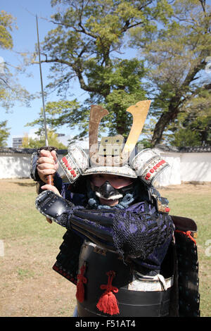 Samurai japanische Kleidung Uniform mit Katana Schwert Stockfoto