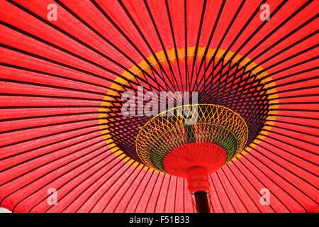 Unter dem roten japanischen Dach Design Stockfoto