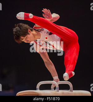 Glasgow, Schottland. 25. Oktober 2015. Abb. Künstlerische Gymnastik-Weltmeisterschaften. Tag drei. Ryohei KATO (JPN) 2014 World Championships Team Silber Medaillen und Barren-Bronze-Medaille führt seine Pommell Pferd Routine während der Qualifikation MAG. Bildnachweis: Aktion Plus Sport/Alamy Live-Nachrichten Stockfoto