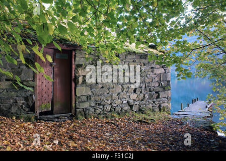 Ein Bootshaus und Steg am See Ullswater, Nationalpark Lake District, Cumbria, England, Uk, Gb Stockfoto