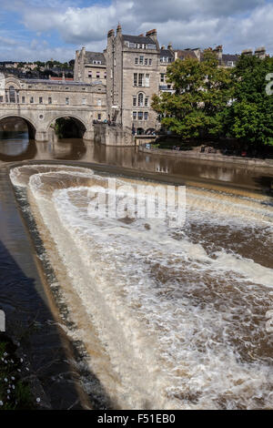 Ansicht der Pulteney Bridge in Bath, England, Großbritannien Stockfoto