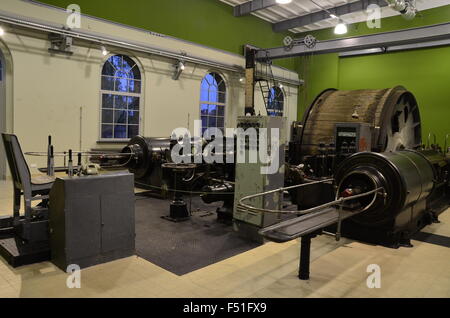 Eine Dampfmaschine hochziehen Stockfoto