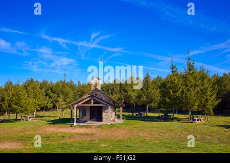 Cruz de Ferro Kirche Saint James Way Leon Spain Stockfoto