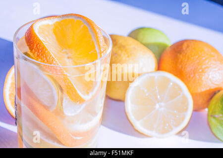 Zitrusfrüchte Getränk, Limone, Zitrone und orange Stockfoto