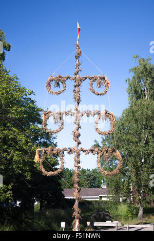 Ein Alter Sommersonnenwende Pole in Tenhola, Raseborg, Finnland Stockfoto