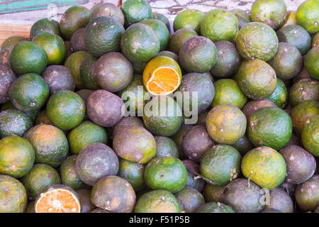 Viele vietnamesische grün Orange, auf einem Markt in Phu Quoc, Vietnam Stockfoto