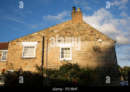 Die Forresters Arms Pub in Kilburn, ein Dorf und Zivilgemeinde in North Yorkshire, England. Es liegt am Rande des North York Moors National Park, Yorkshire, England, UK. Stockfoto