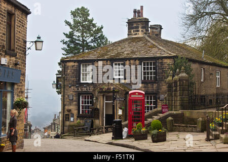 Haworth Village, West Riding of Yorkshire, England. Das Dorf ist berühmt für seine Verbindung mit den Bronte Schwestern. Stockfoto