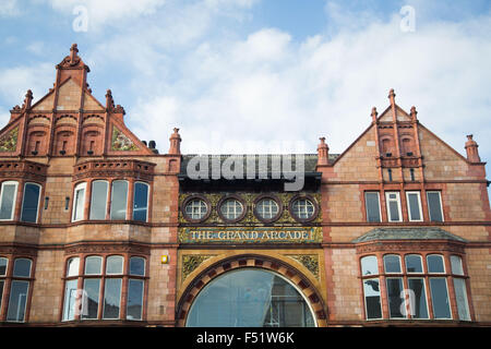 Die Grand Arcade Shopping Precinct in Leeds, West Yorkshire, UK. die Güteklasse II - denkmalgeschützten, viktorianischen Einkaufspassage wurde 1897 erbaut Stockfoto