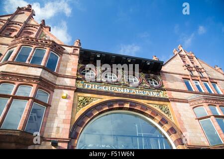 Die Grand Arcade Shopping Precinct in Leeds, West Yorkshire, UK. die Güteklasse II - denkmalgeschützten, viktorianischen Einkaufspassage wurde 1897 erbaut Stockfoto