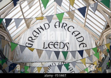 Der Grand Arcade Einkaufszone in Leeds, West Yorkshire, Großbritannien. Die Grade II aufgeführt viktorianischen Einkaufspassage wurde 1897 erbaut. Stockfoto