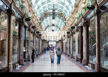 Die Grafschaft Arcade innerhalb der Victoria Quarter in Leeds, West Yorkshire Stockfoto